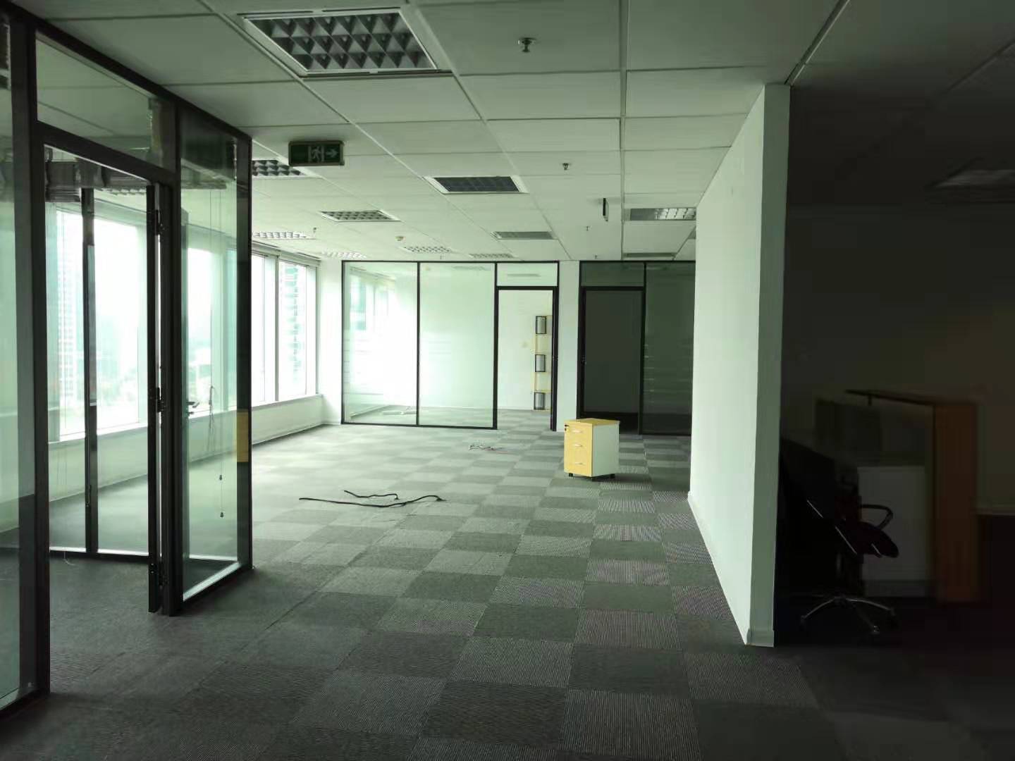 中国保险大厦出租420平办公室有装修无家具