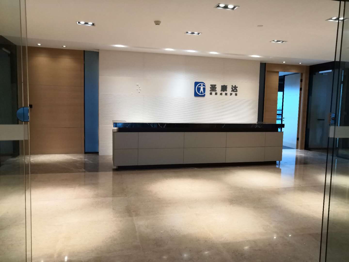 建工大唐国际广场出租951平办公室有装修无家具