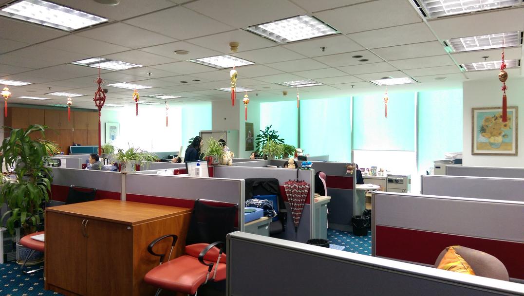 新上海国际大厦出租342平办公室精装修带家具