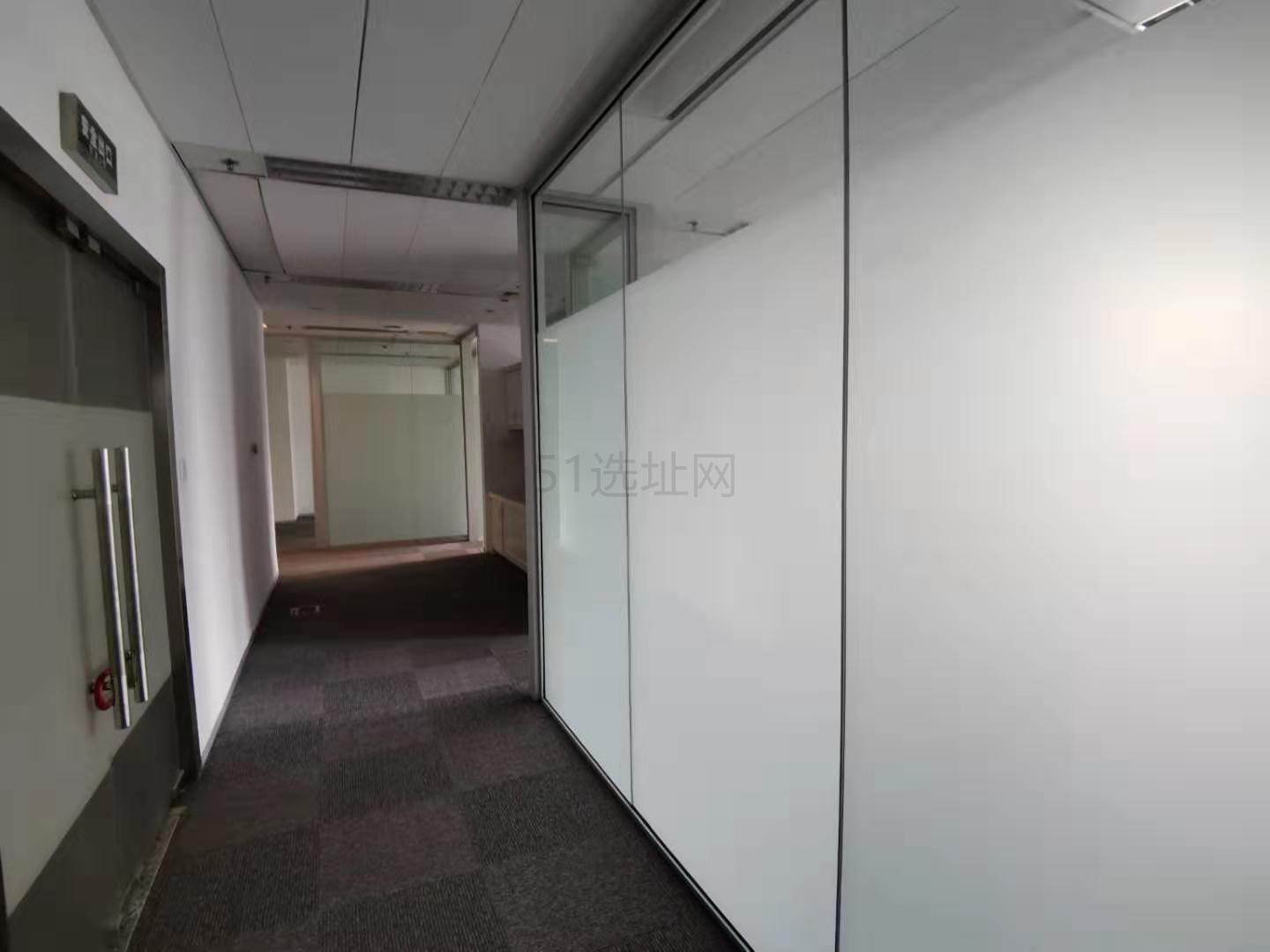 上海银行大厦出租312平办公室精装修带家具