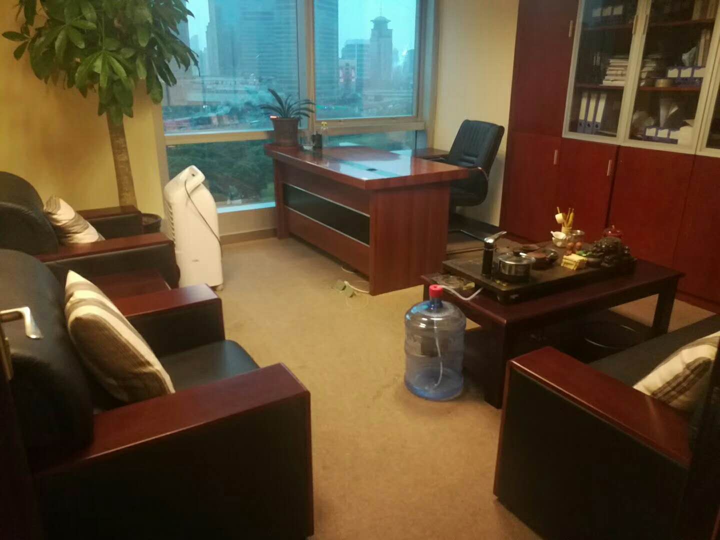 上海招商局大厦出租261平办公室精装修带家具