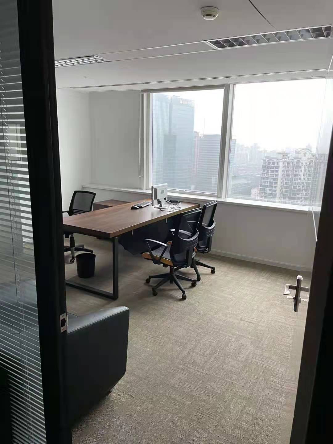 上海万都中心出租509平写字楼精装修带家具
