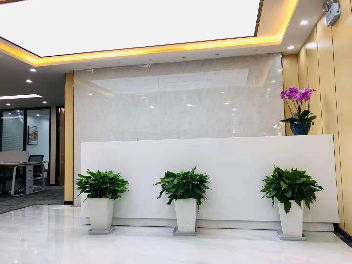 新上海国际大厦出租234平办公室精装修带家具