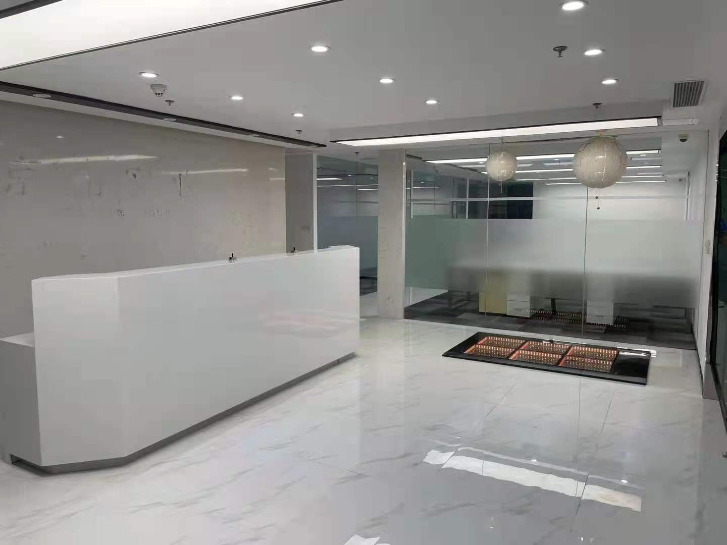 中国船舶大厦出租132平办公室精装修带家具