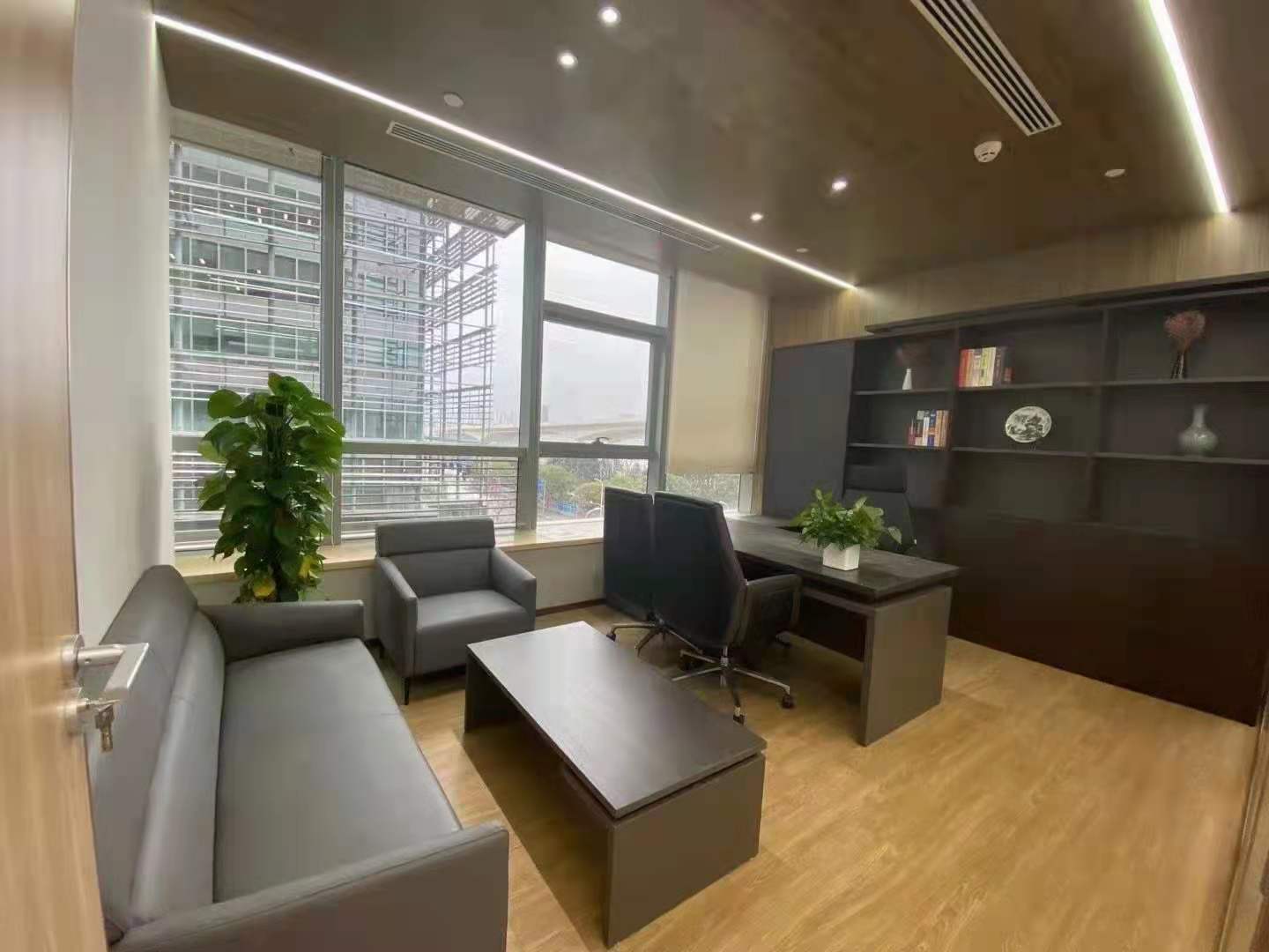 中国黄金大厦（中金上海大厦）出租321平写字楼带装修有家具