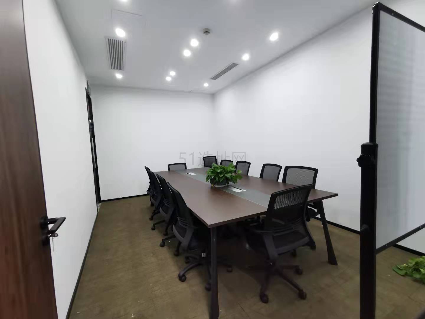 禹州广场出租420平办公室精装修带家具