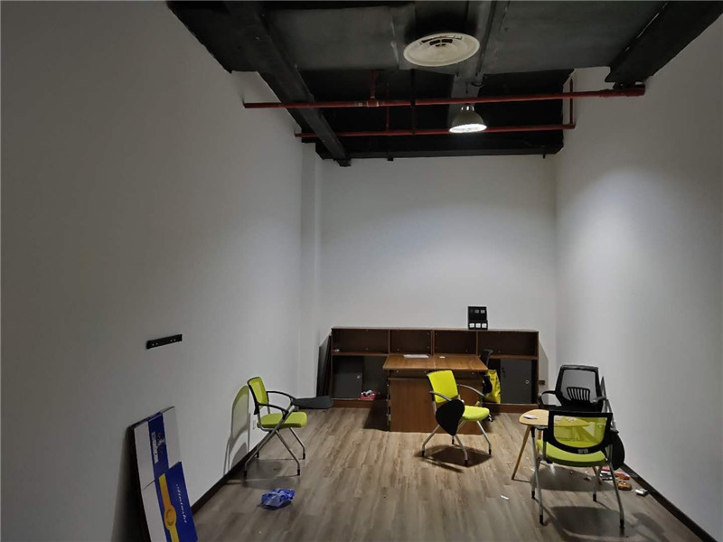 中国国际商品中心出租65平写字楼带装修有家具