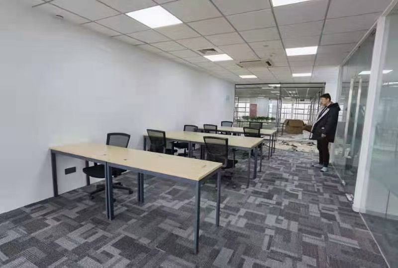 张江集电港出租121平办公室精装修带家具