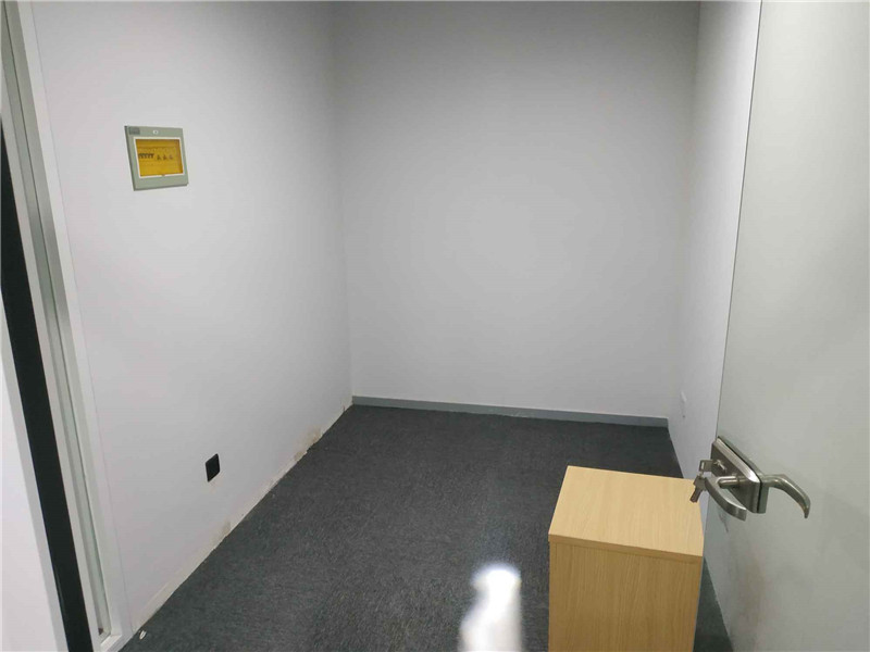 海东大楼出租96平办公室精装修带家具