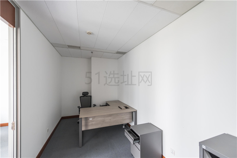 浦东新区中银大厦出租378平办公室精装修带家具