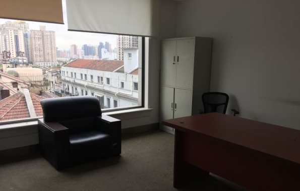 中汇大厦148平米带部分家具现房办公室出租