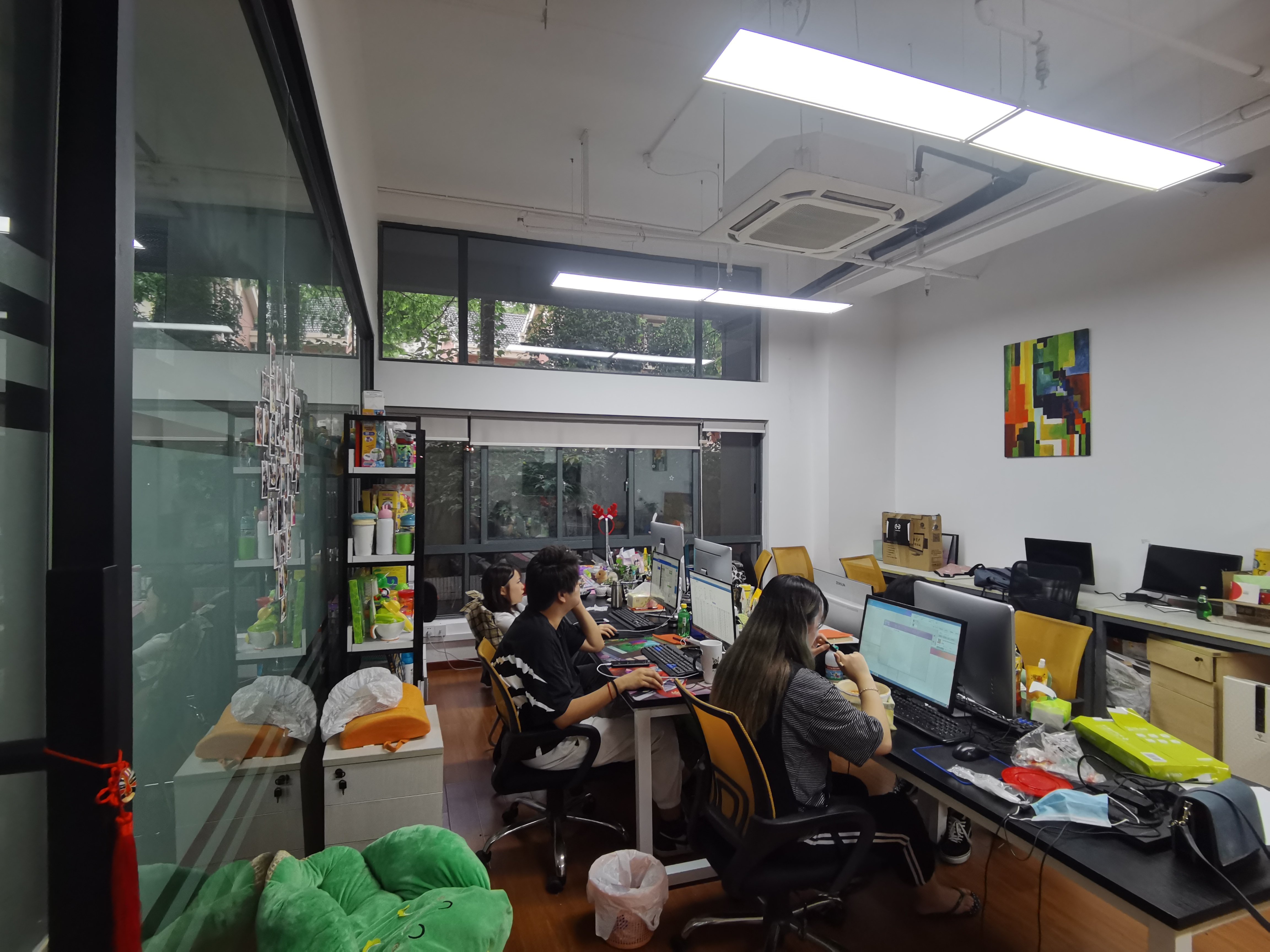 财景创服上海联合数字内容产业基地出租147平写字楼带装修有家具