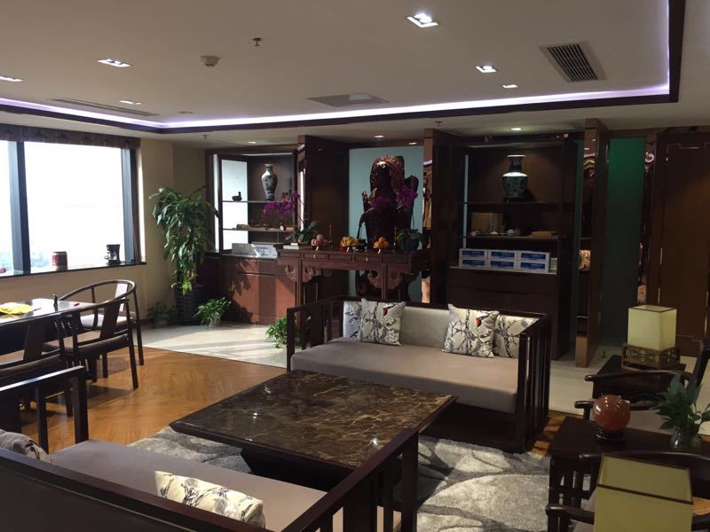 上海滩国际大厦出租426平写字楼精装修带家具