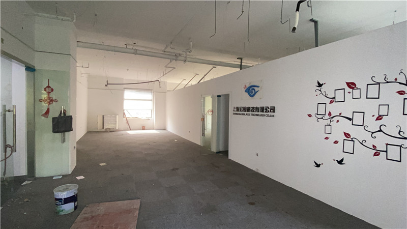 浦江高科技园出租171平写字楼有装修无家具