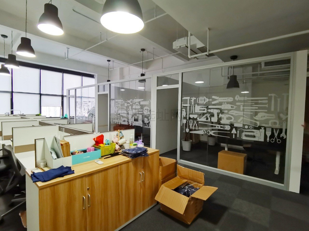 上海商务中心出租144平写字楼带装修有家具