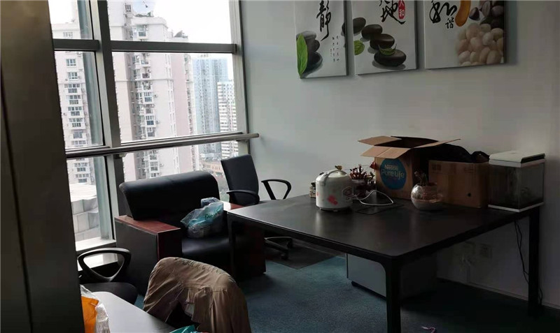 中融国际商城出租124平办公室精装修带家具