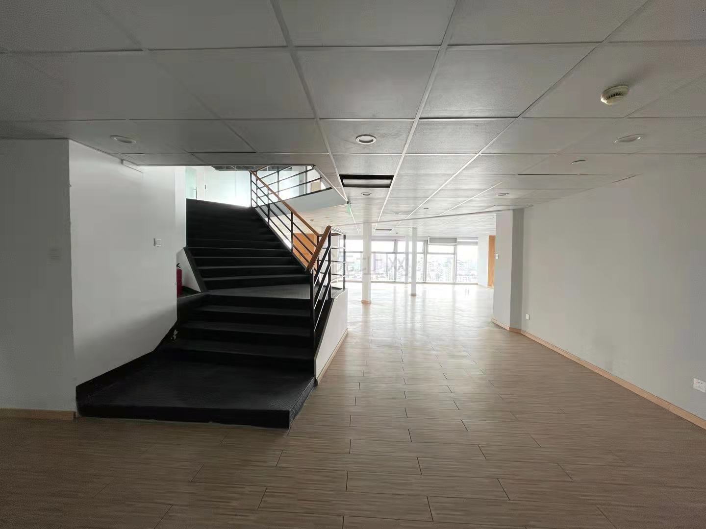 大宁珠江创意中心新出单层692平实用1100平现房