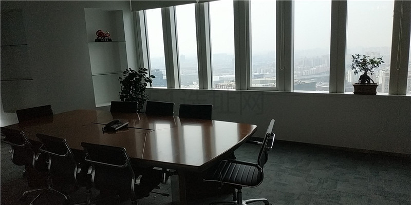 浦东嘉里城出租385平办公室有装修无家具