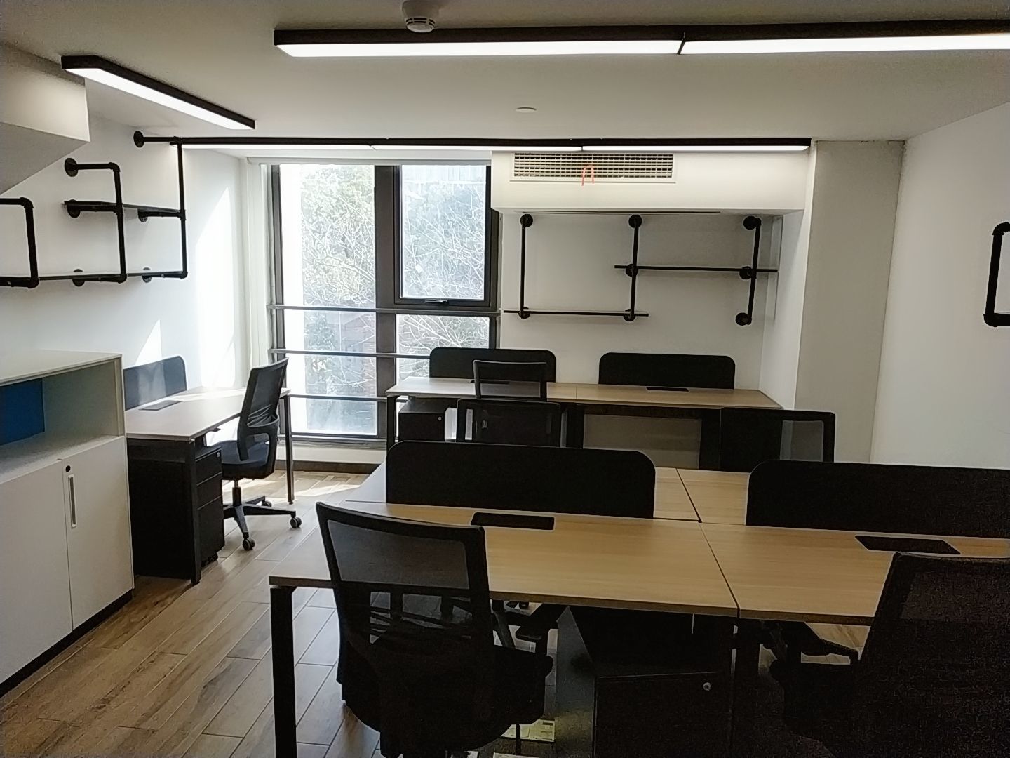 中成智谷新出40平米带家具小户型带窗户办公室