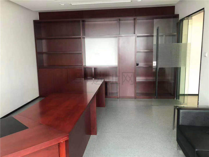 浦东嘉里城出租347平办公室有装修无家具