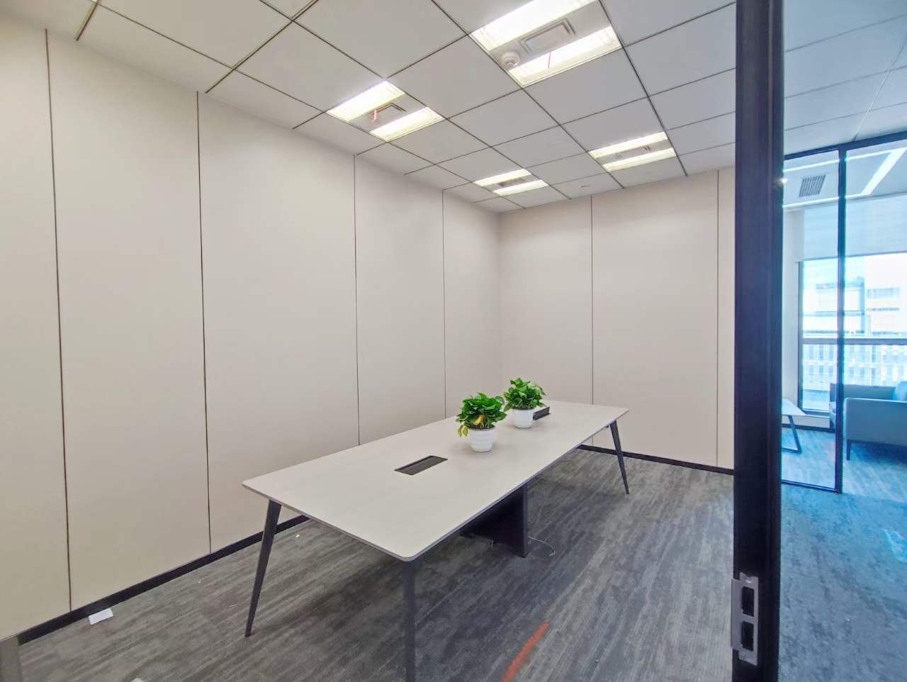 中国人寿金融中心出租234平办公室精装修带家具