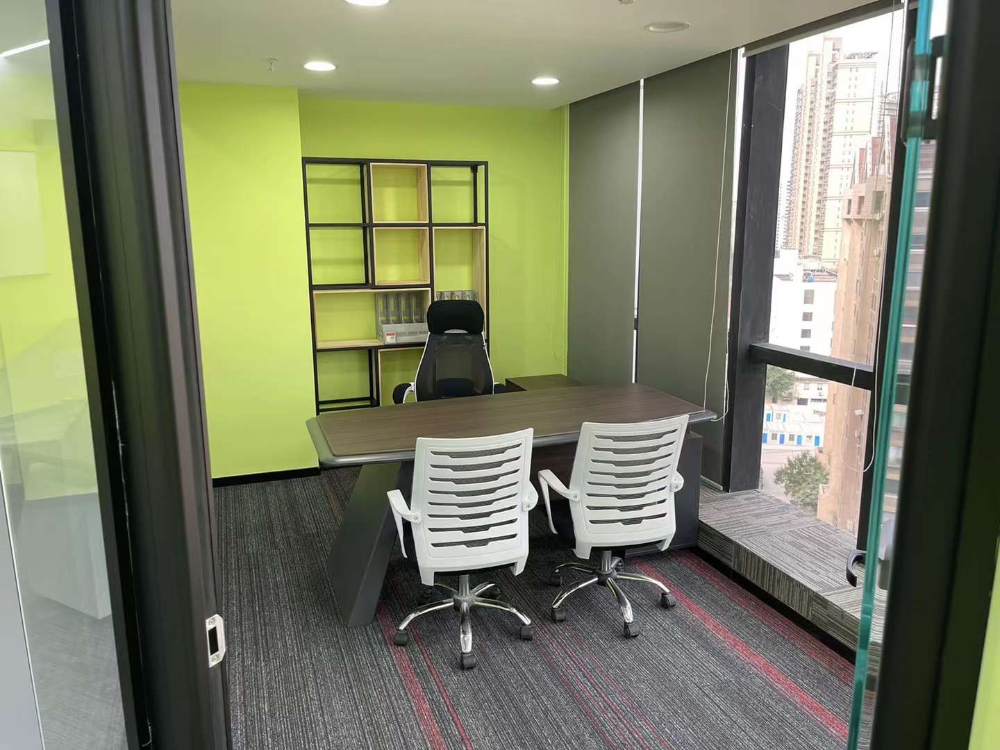 长峰中心办公室出租147平精装修全配的办公室