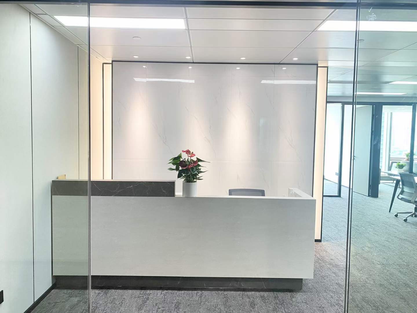 世博鲁能国际中心办公室出租565平精装修办公室，朝南户型方正+正对电梯厅