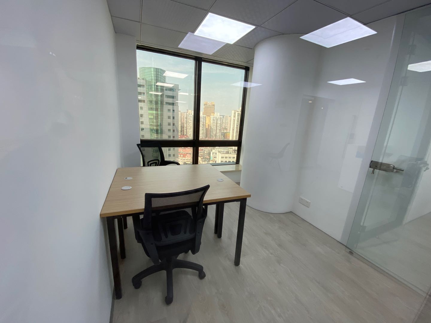 环球世界大厦-静安寺178方特价独立精装全配办公室