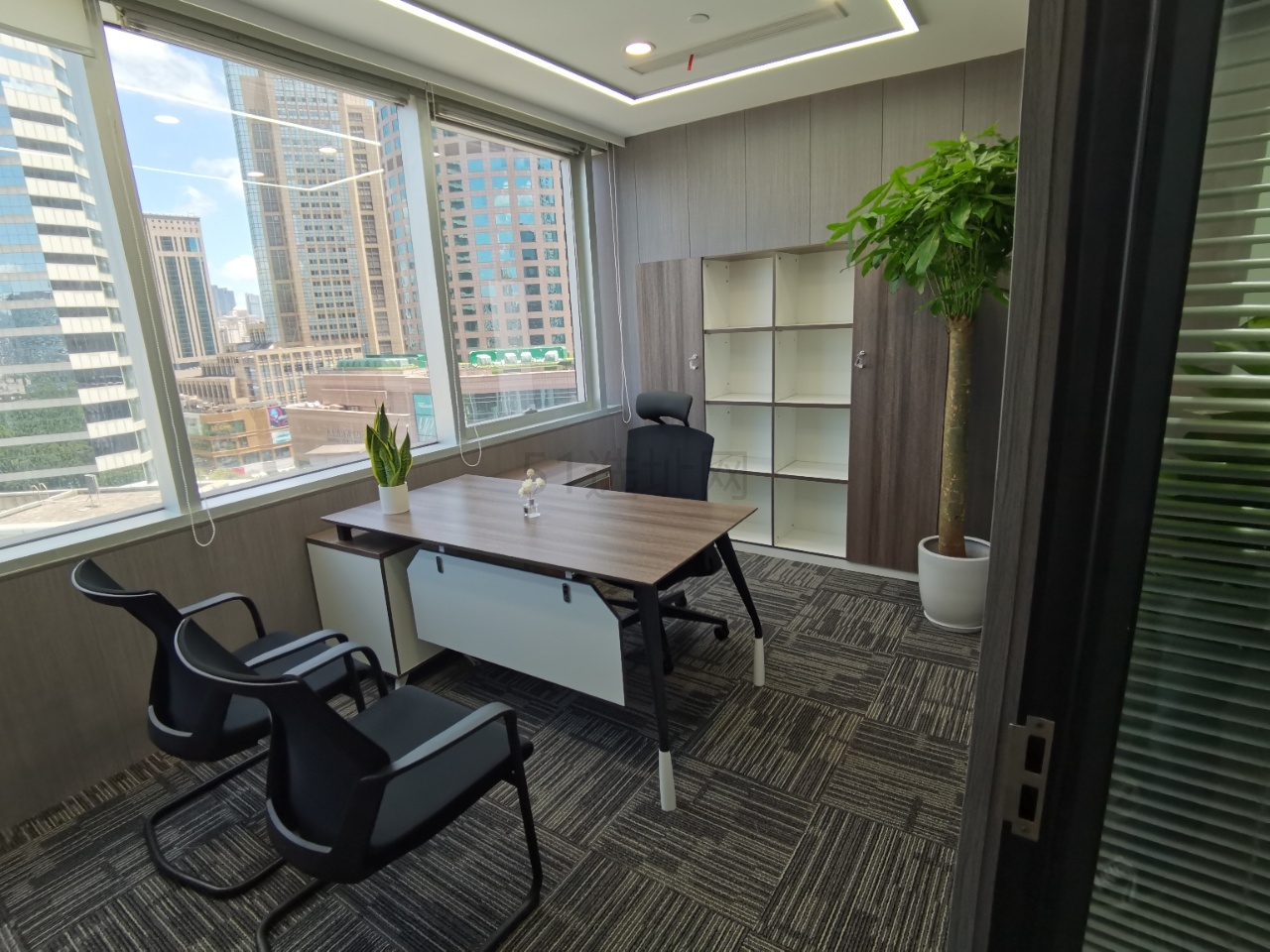 淮海中路上海广场出租150平精装修带家具的办公室