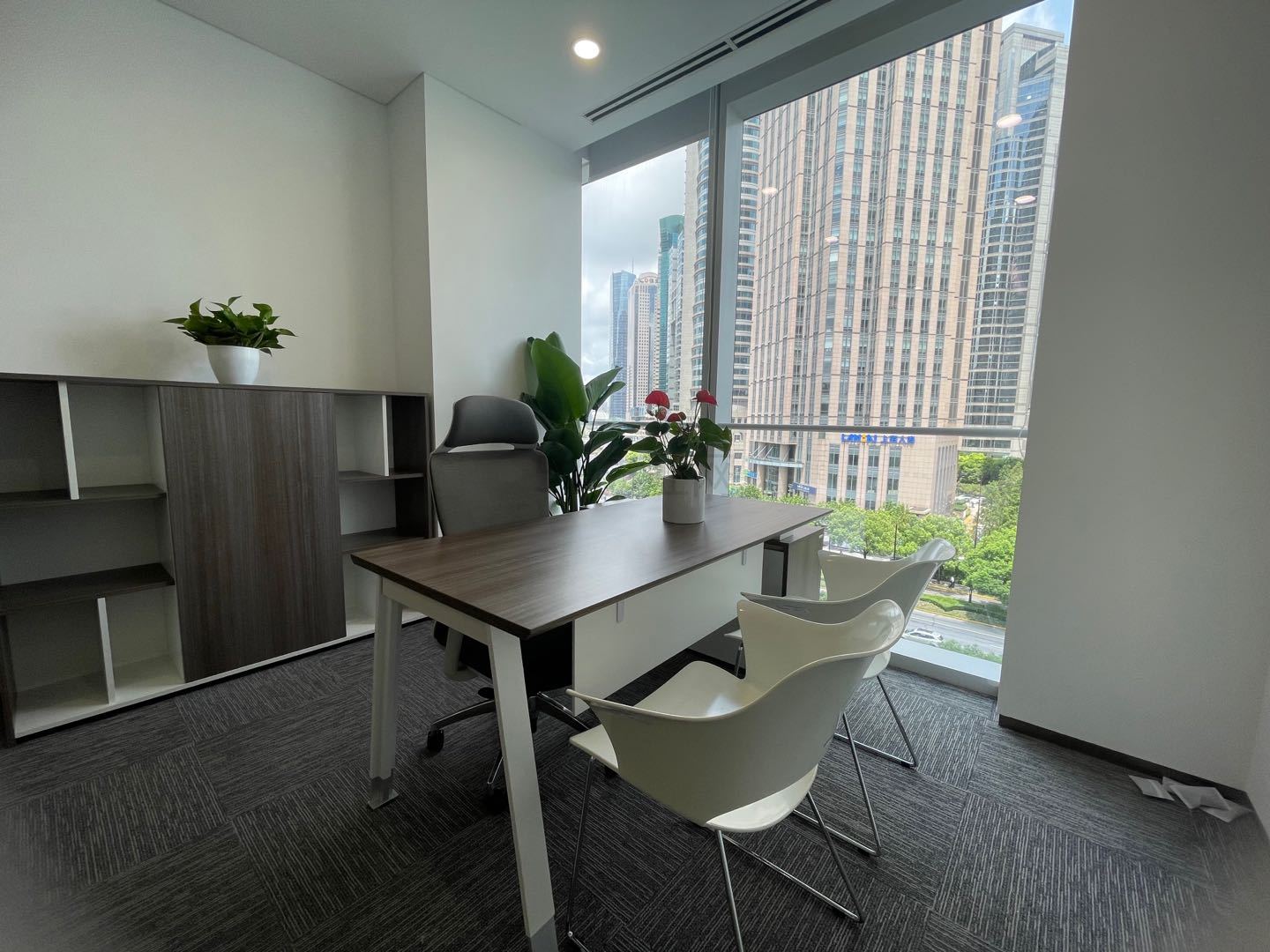 21世纪中心大厦办公室出租165平精装修拎包入住办公室