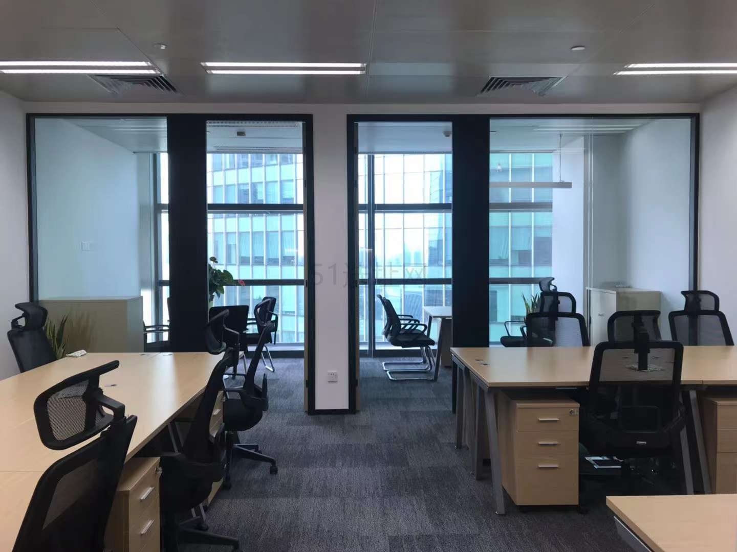 时代金融中心出租122平办公室有装修无家具