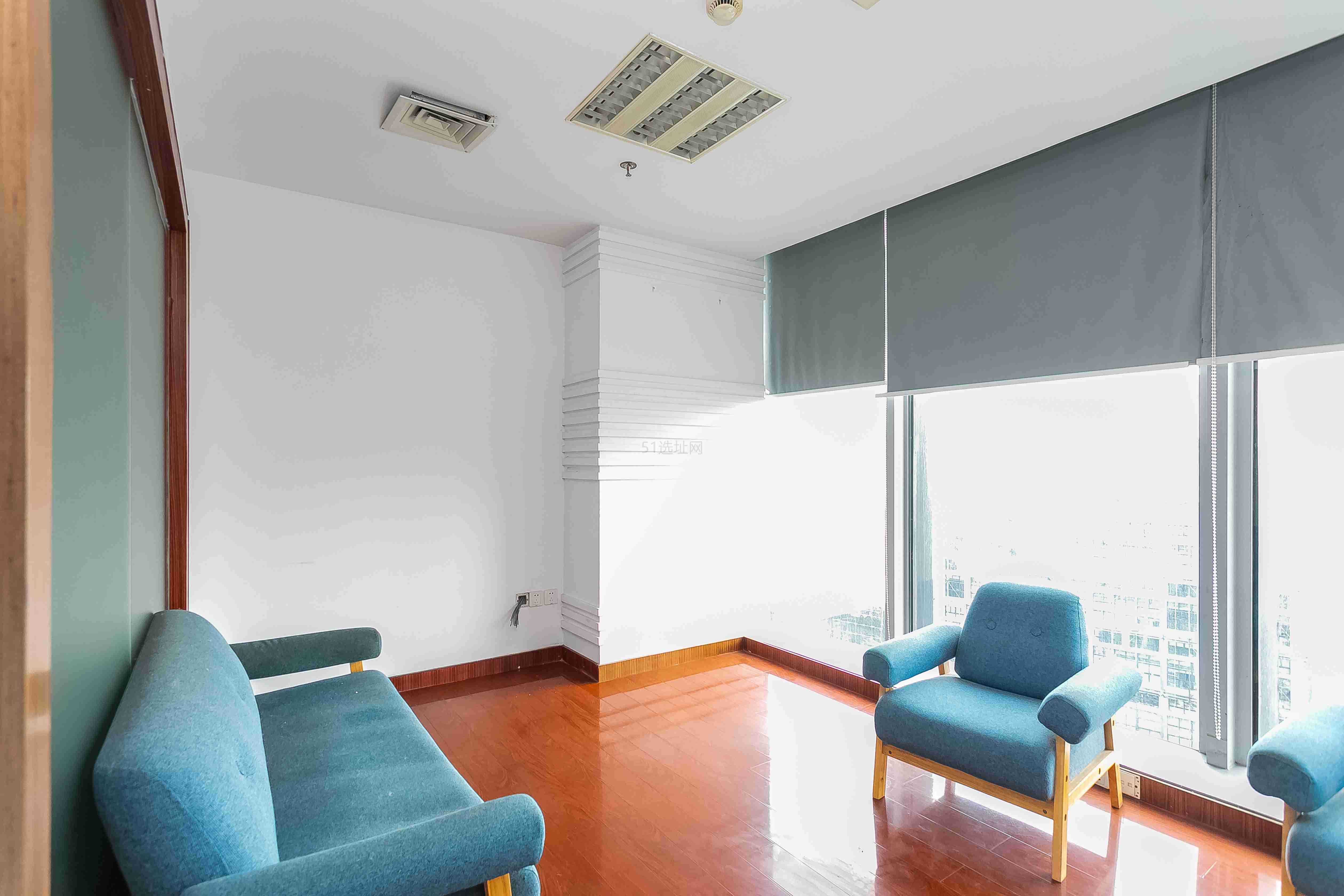 珠江创意中心出租528平写字楼有装修无家具