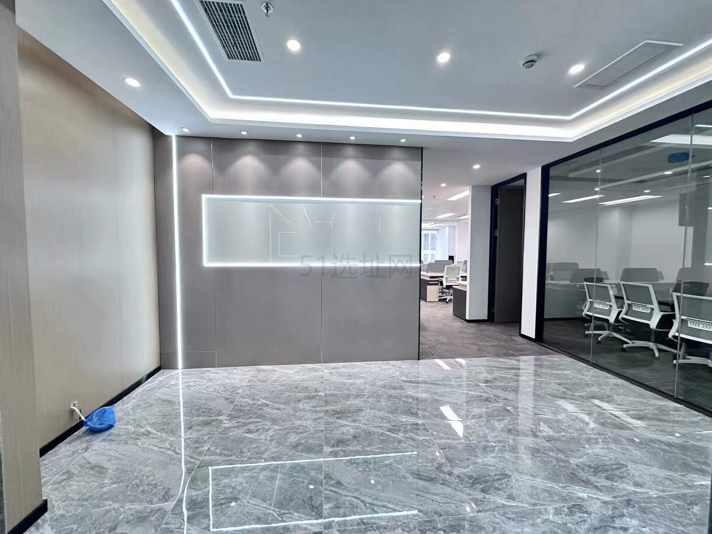 上海国际贸易中心出租320平写字楼精装修带家具