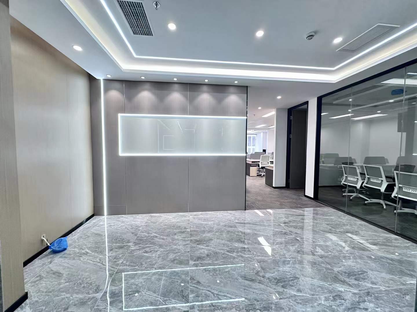 上海国际贸易中心出租320平写字楼精装修带家具