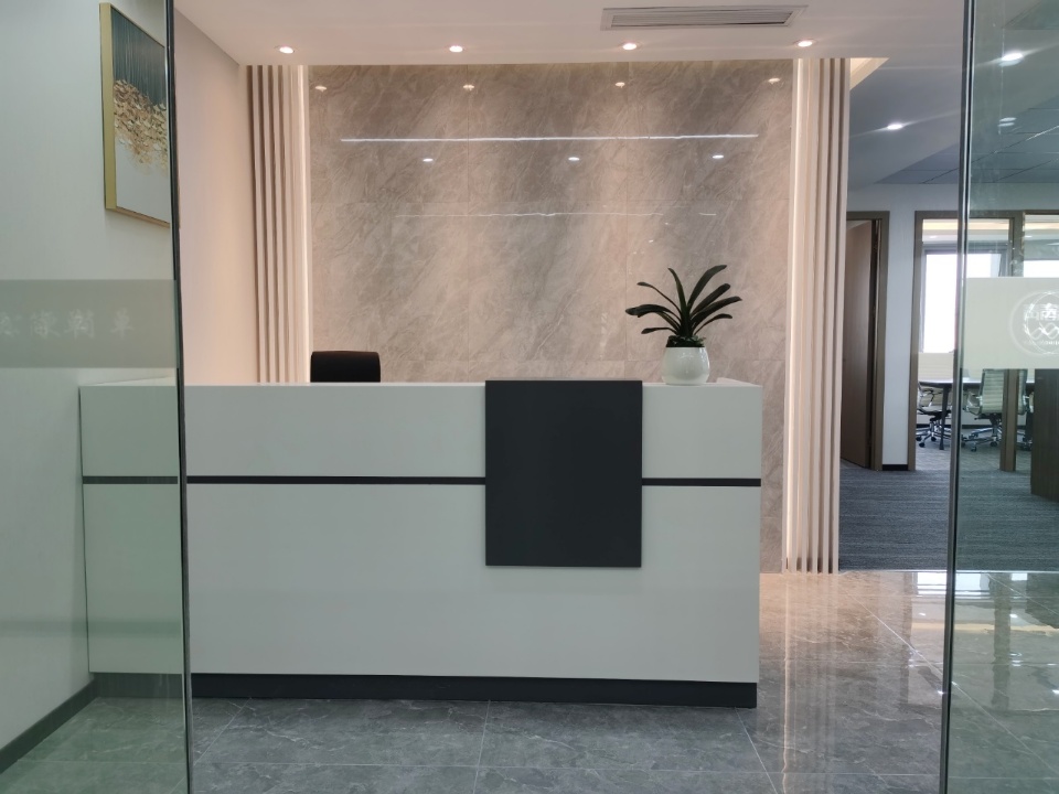 长泰国际金融大厦出租279平办公室精装修带家具