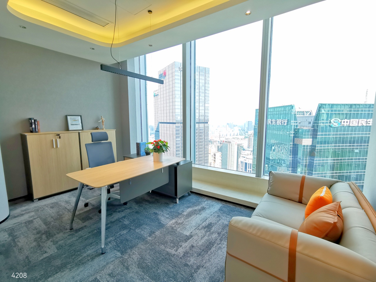 上海国际贸易中心出租235平写字楼精装修带家具