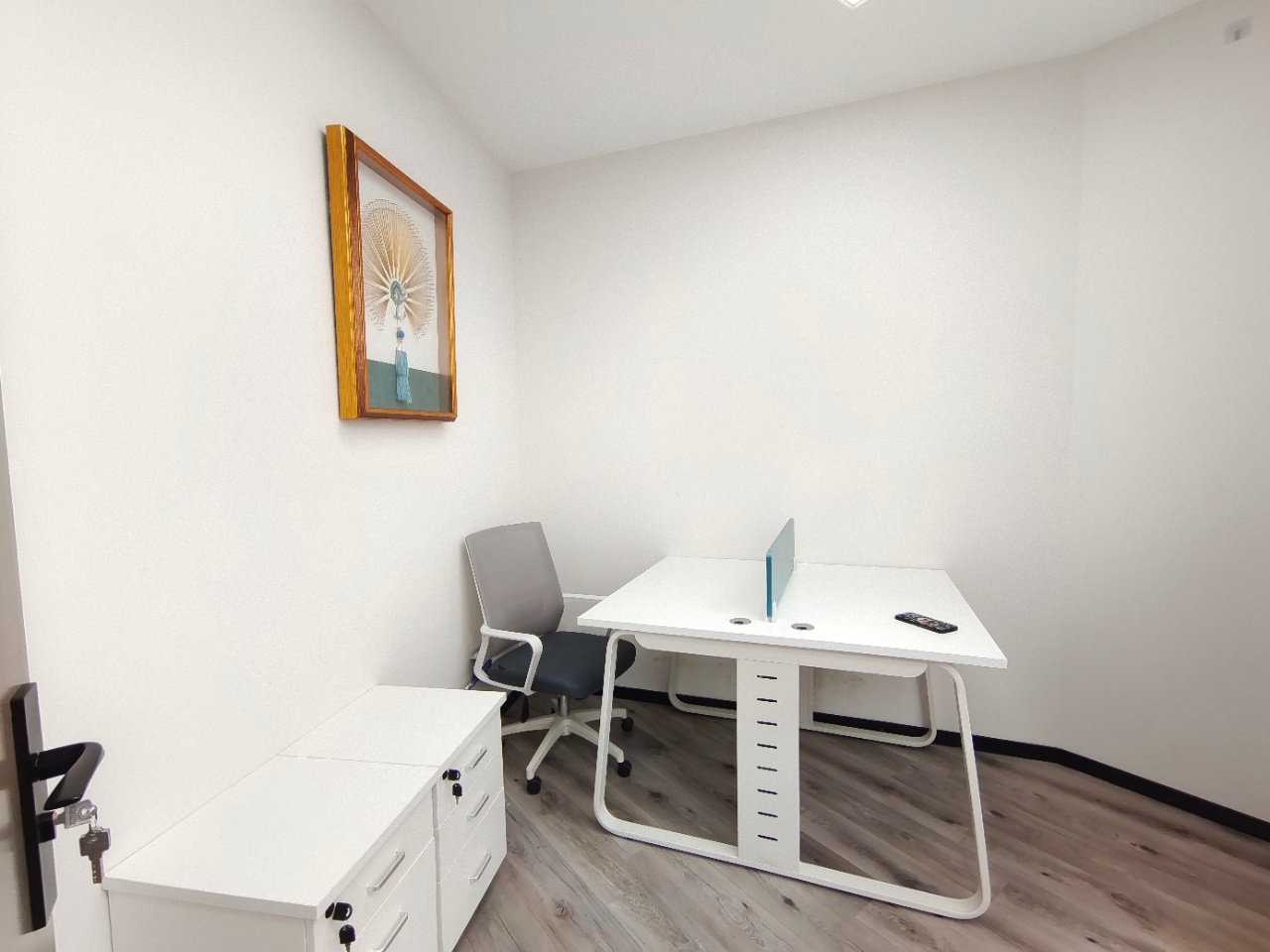 鄂尔多斯大厦220平户型精装修出租带家具，独立空调适合加班公司