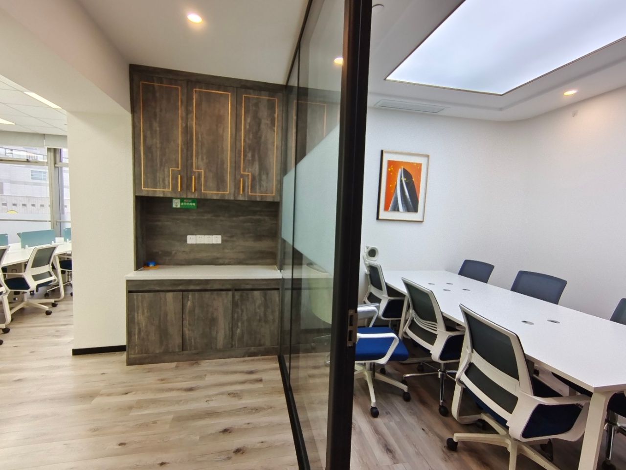 鄂尔多斯大厦220平户型精装修出租带家具，独立空调适合加班公司