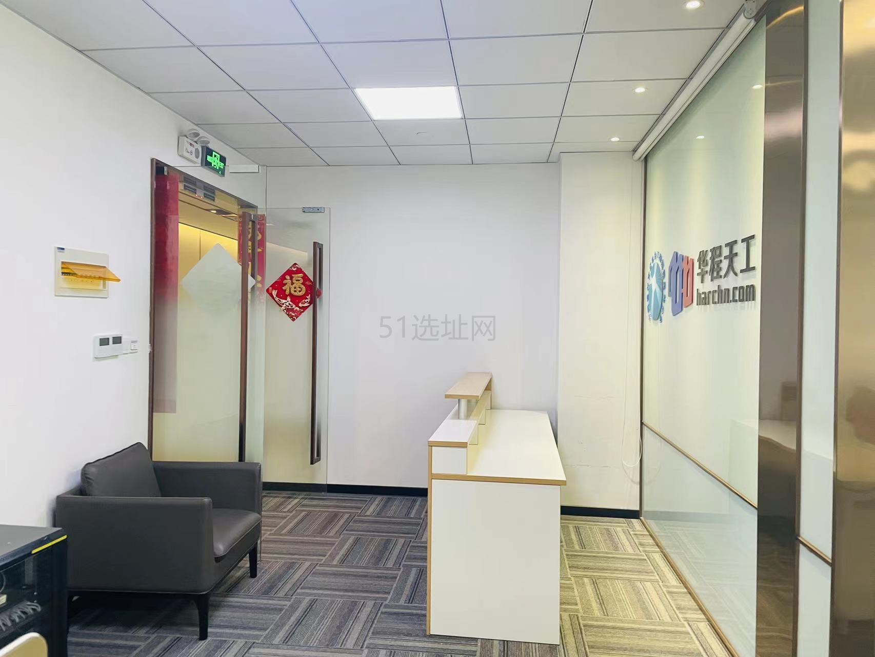 宇培虹桥国际出租带家具办公室180平，配隔间家具
