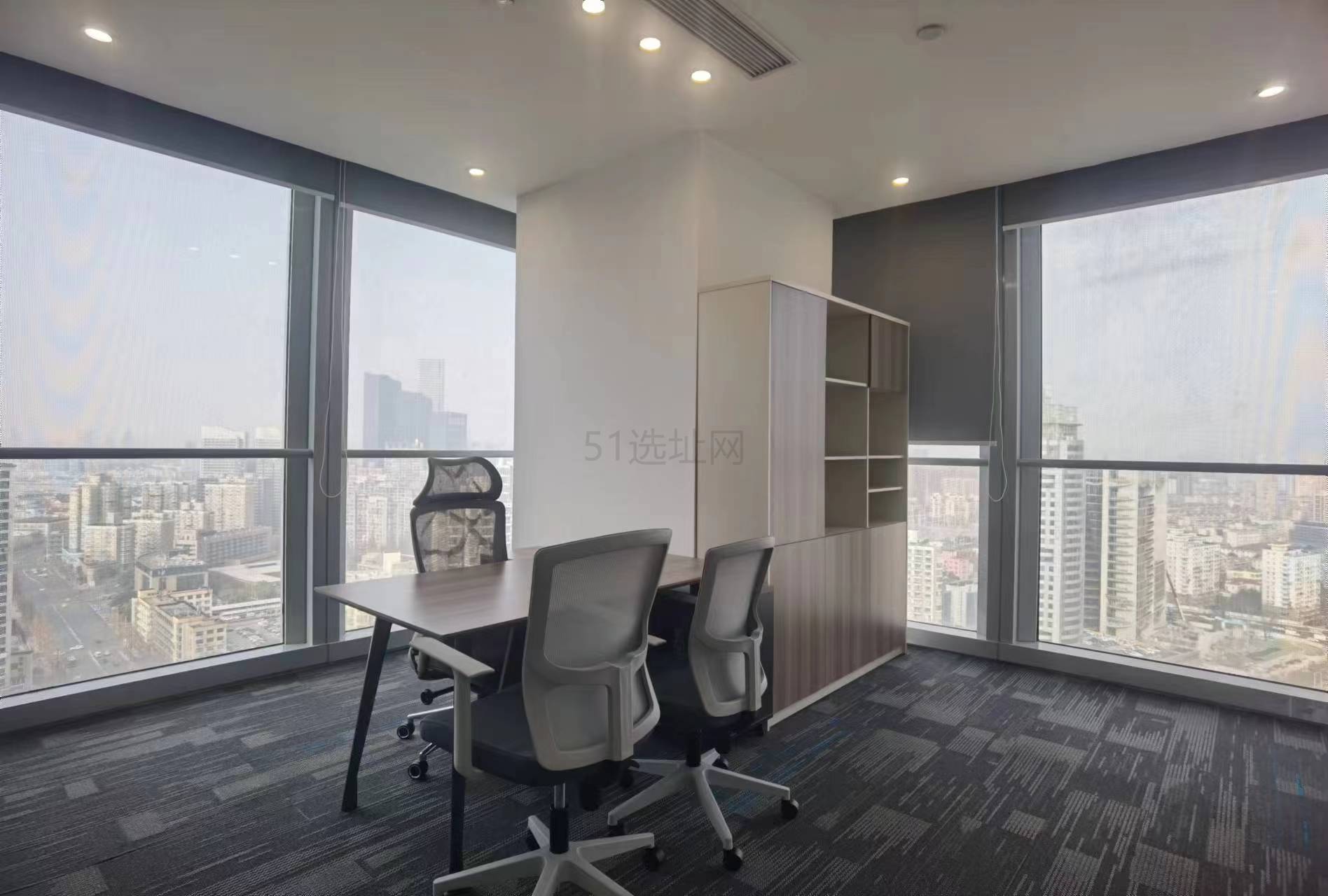 长城大厦出租带家具办公室258平，精装现房出租
