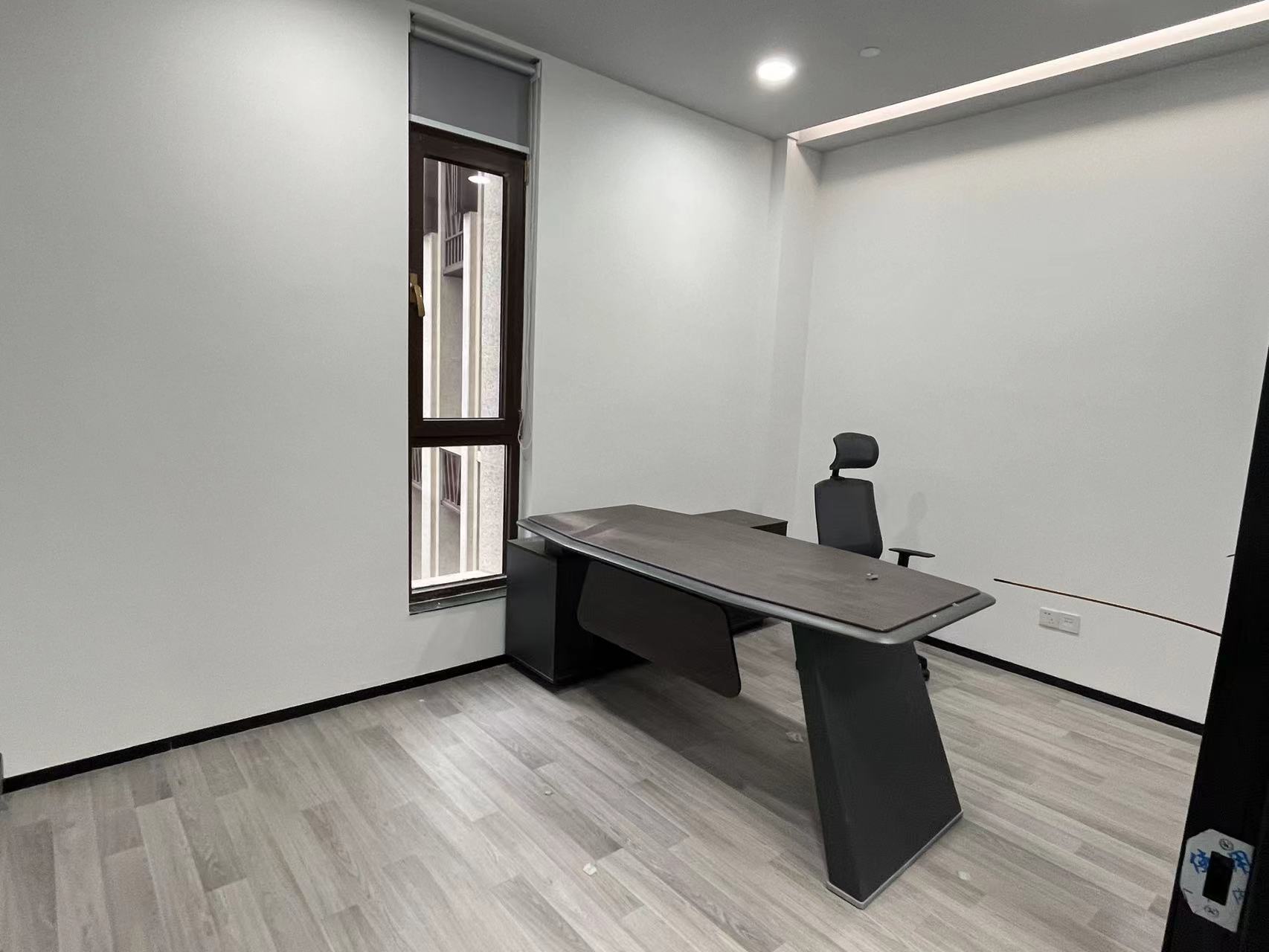 精装修带家具出租沪港国际大厦64平小户型办公室
