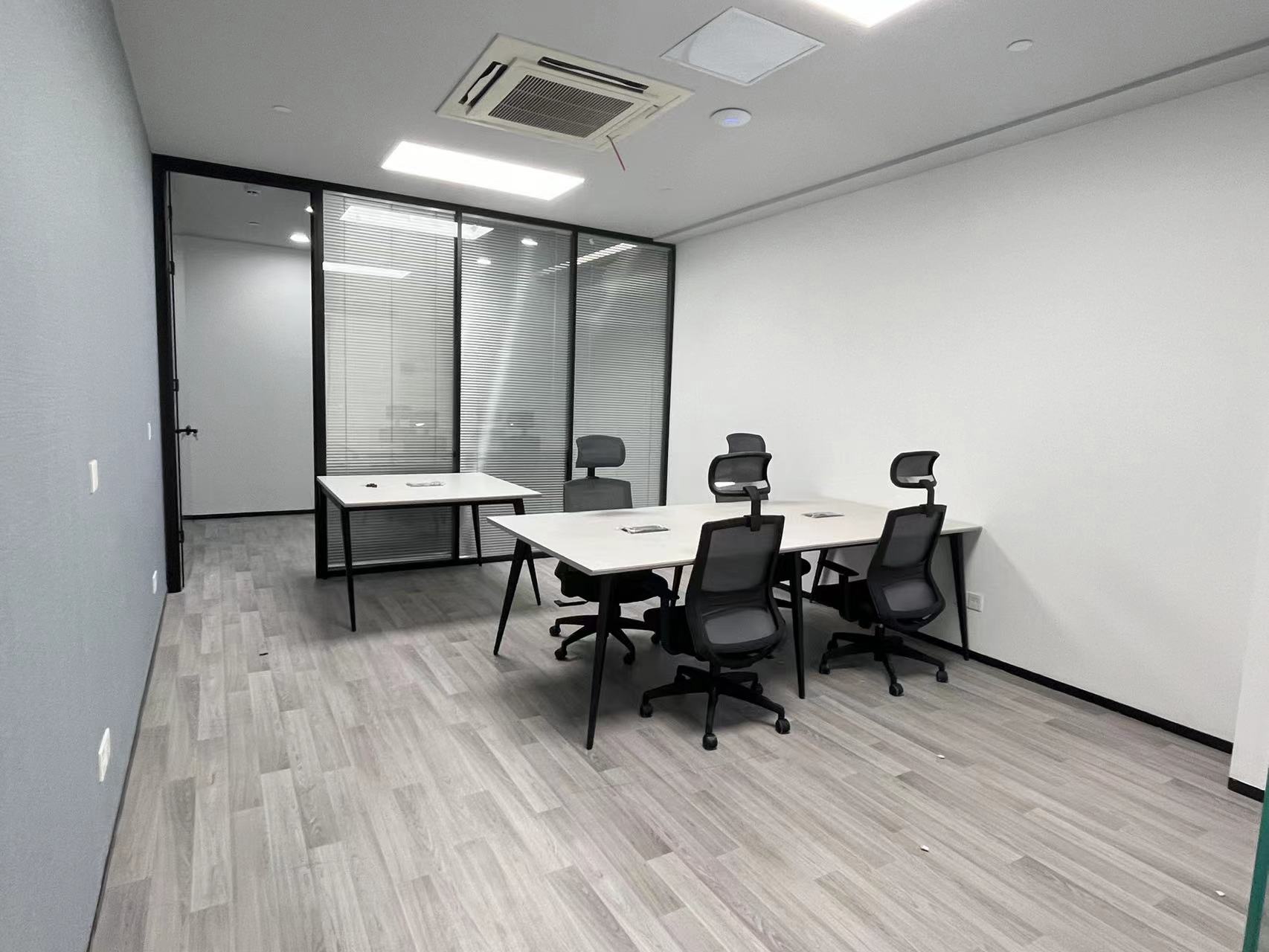 精装修带家具出租沪港国际大厦64平小户型办公室