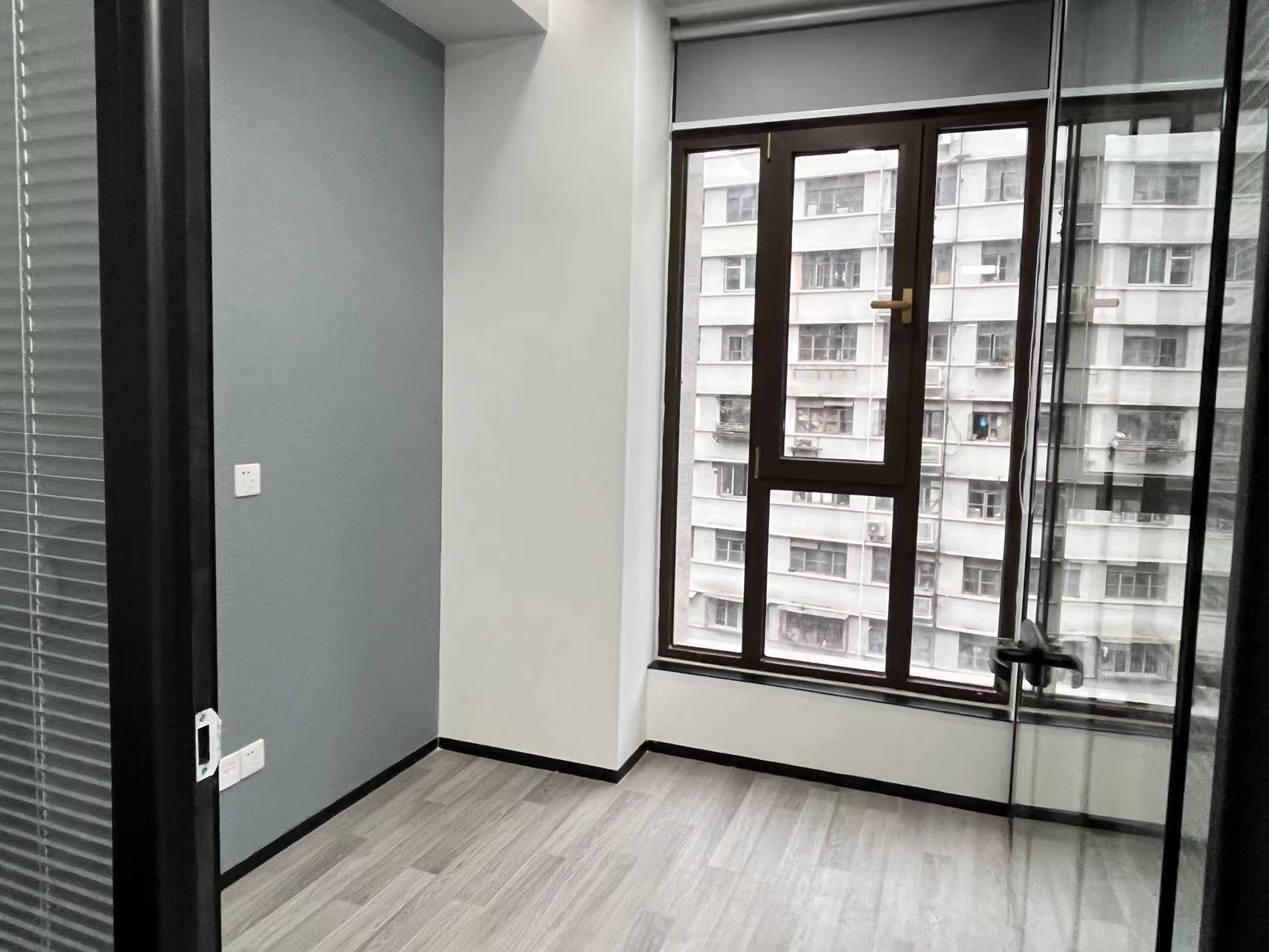 沪港国际大厦出租带家具87平精装小户型办公室，带独立经理室