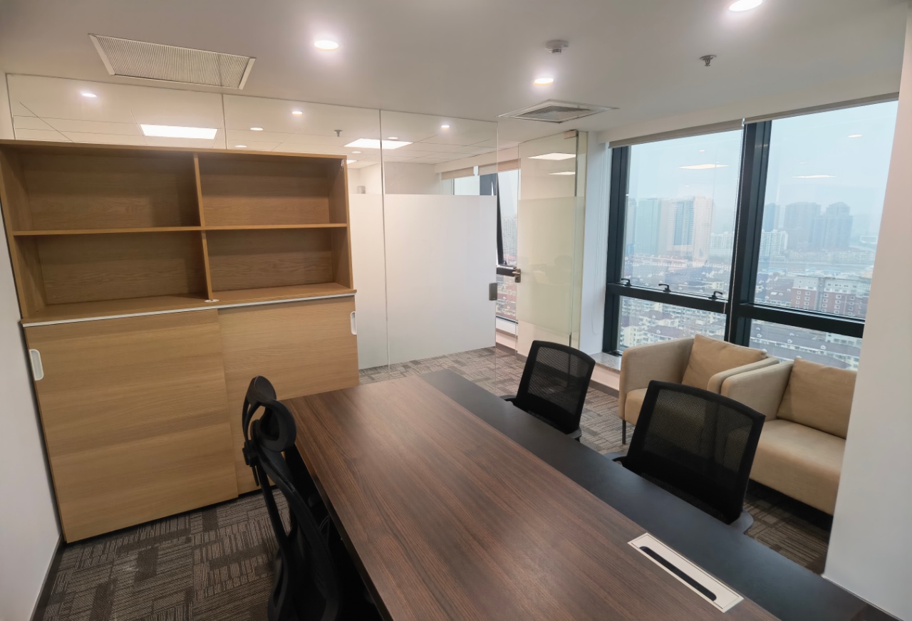 远东国际大厦135平精装修带家具办公室出租