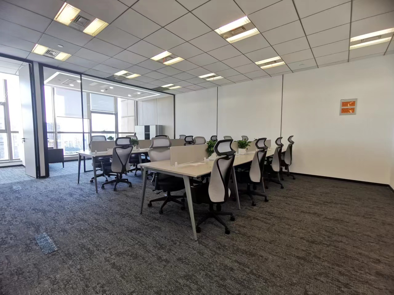 浦东软件园由由世纪出租228平，带家具办公室